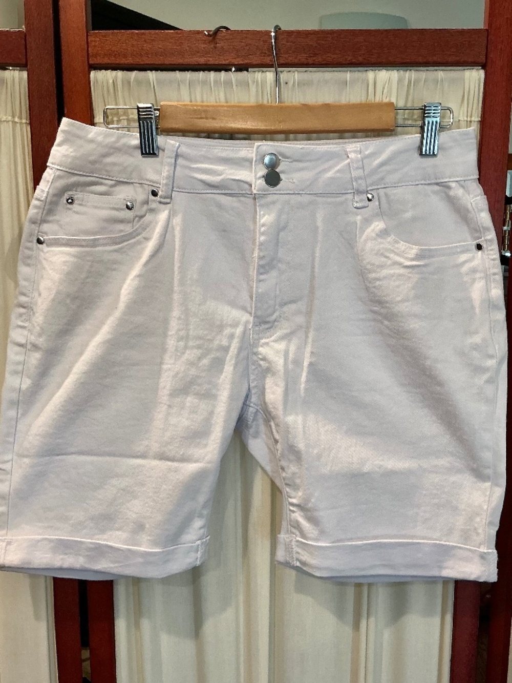 Women’s White Denim Bermuda Shorts Cuffed With Stretch Size L/XL